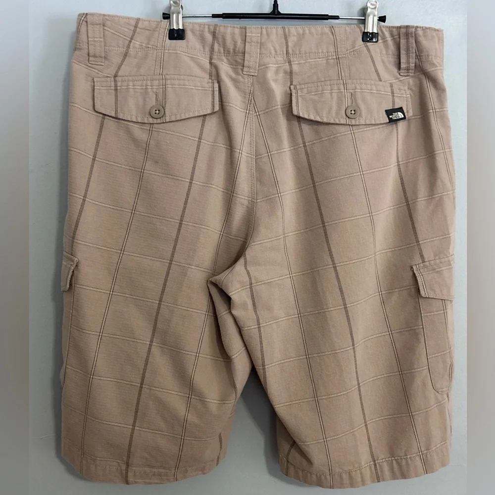 The North Face Plaid Cargo Shorts Mens 33 Regular Hiking Utility Outdoors Travel